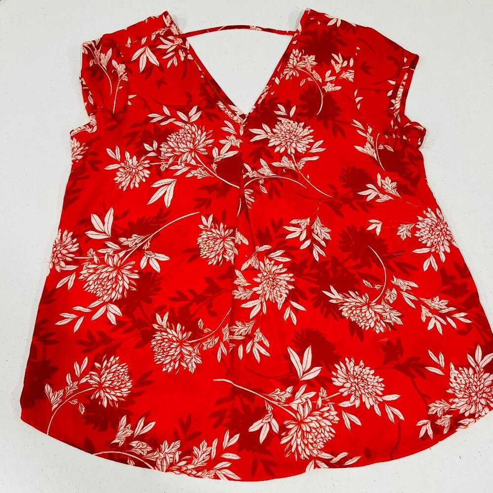 DR2 Red White Low V-Neck Pullover Short Sleeve Blouse Top Floral Print Medium.